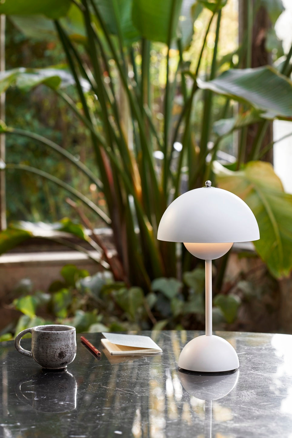 Flowerpot VP9 lamp