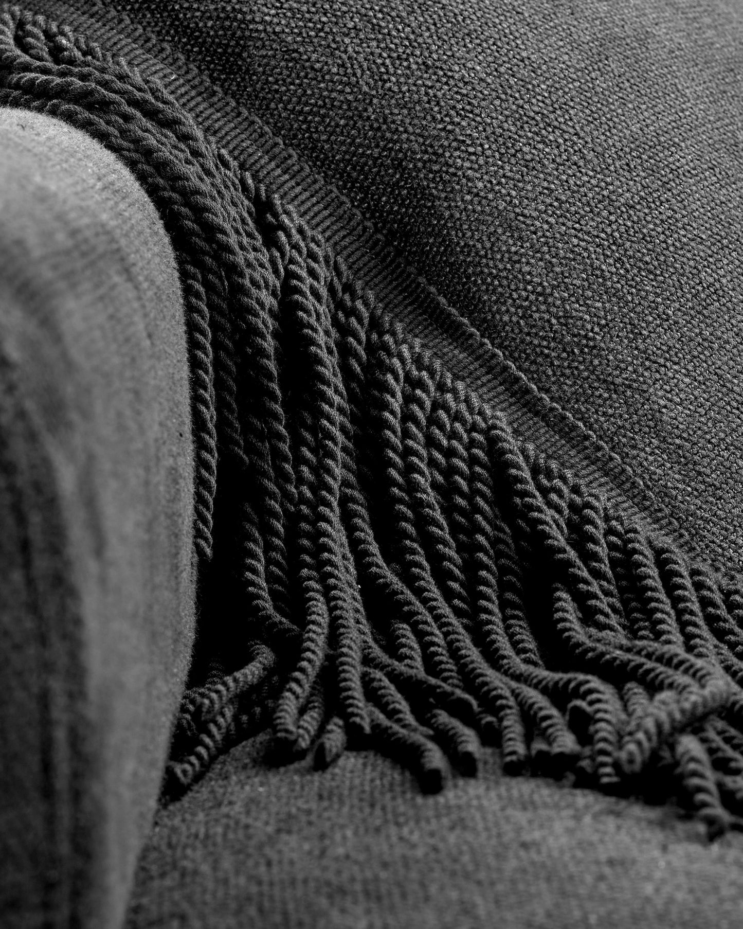 Extra cushion black with black fringes Frou